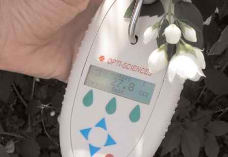 CCM200+ chlorophyll content meter in use