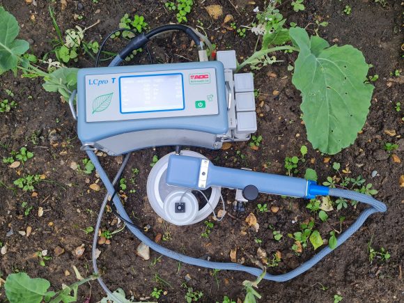 SRS2000T in kale field